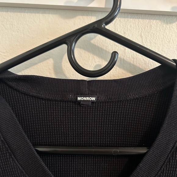 Monrow Black V-Neck Buttoned Women's Top‎ - Picture 2 of 4